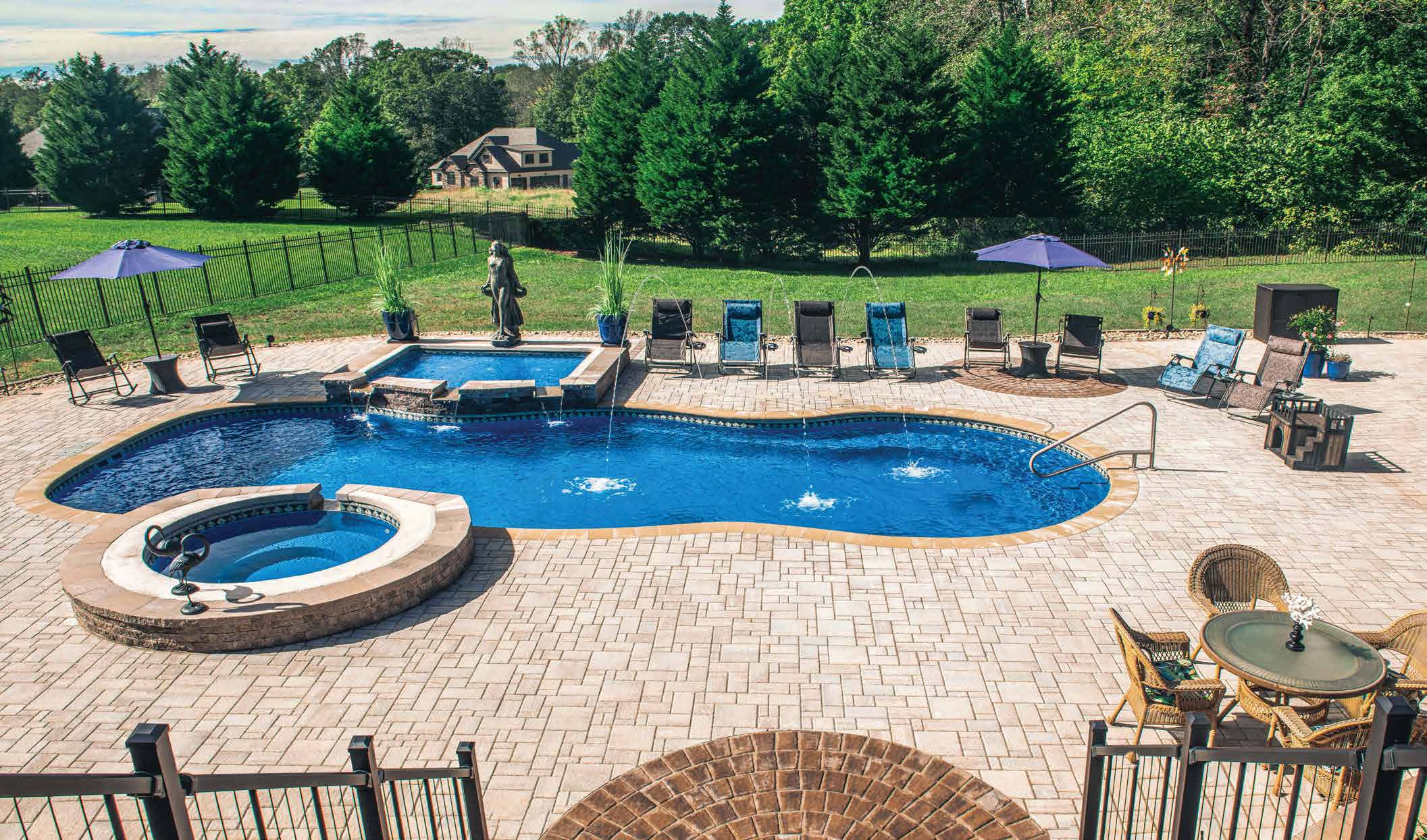 The Mediterranean™ fiberglass pool